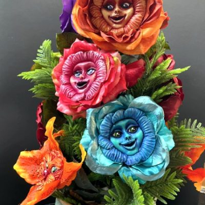 Garden of Whimsy – Smiling Flower Pot Sculpture